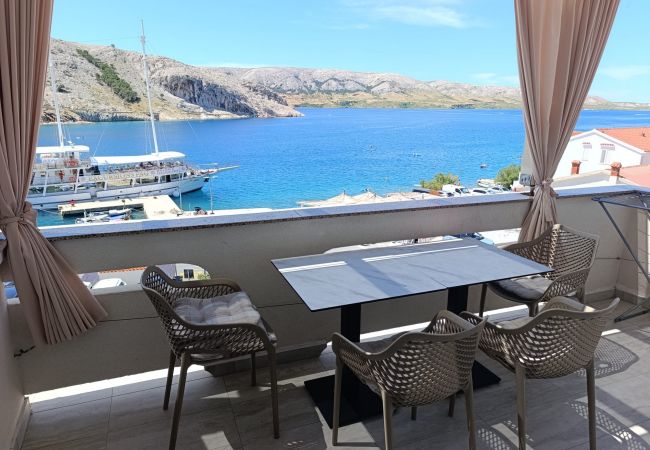 Apartment in Metajna - Seafront apartment Valla 5