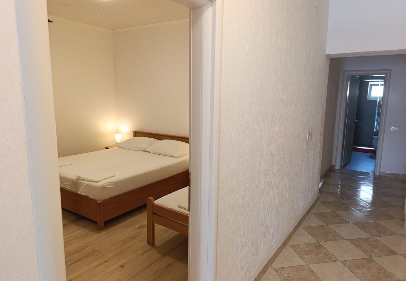 Apartment in Metajna - Seafront apartment Valla 5