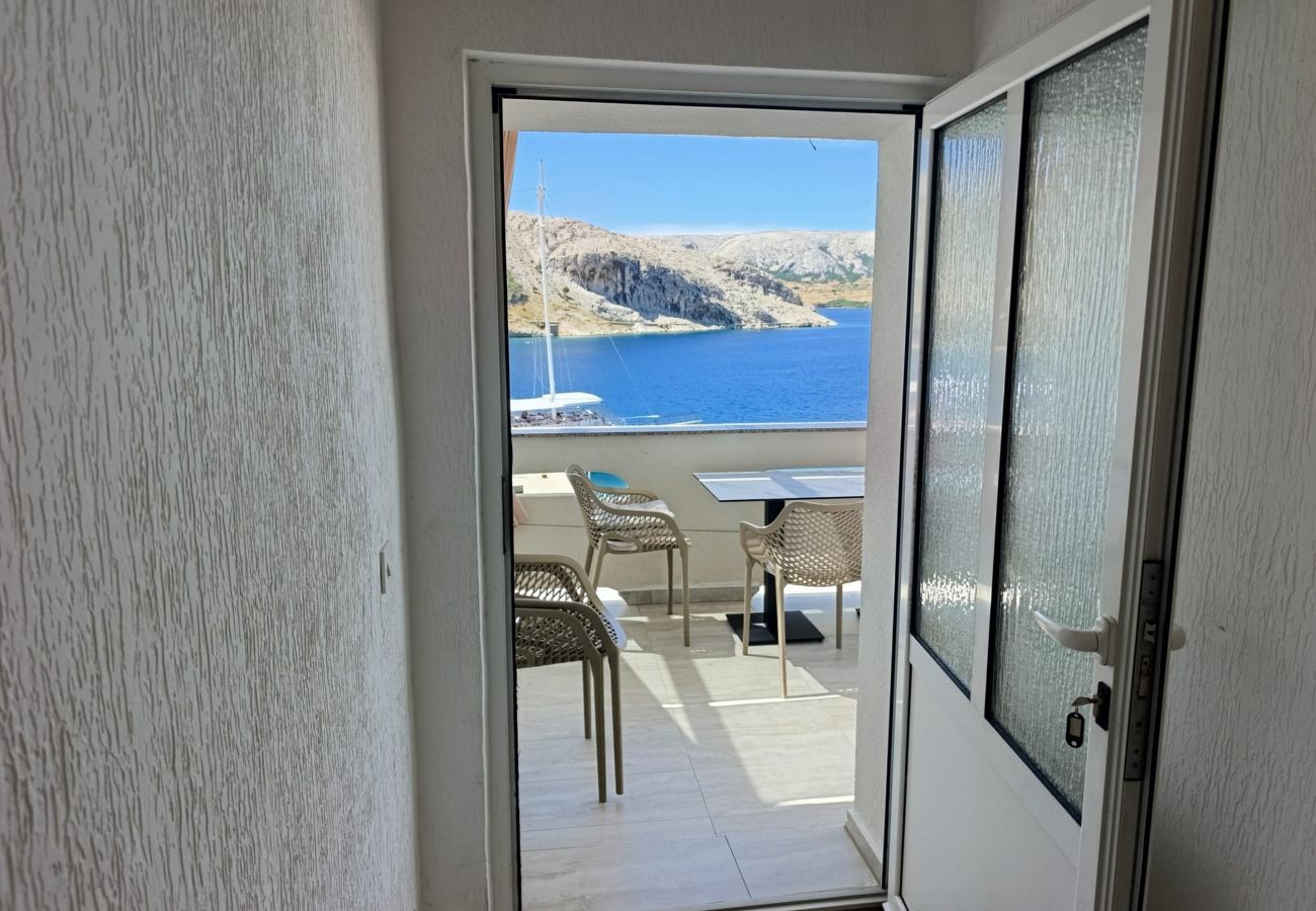 Apartment in Metajna - Seafront apartment Valla 5