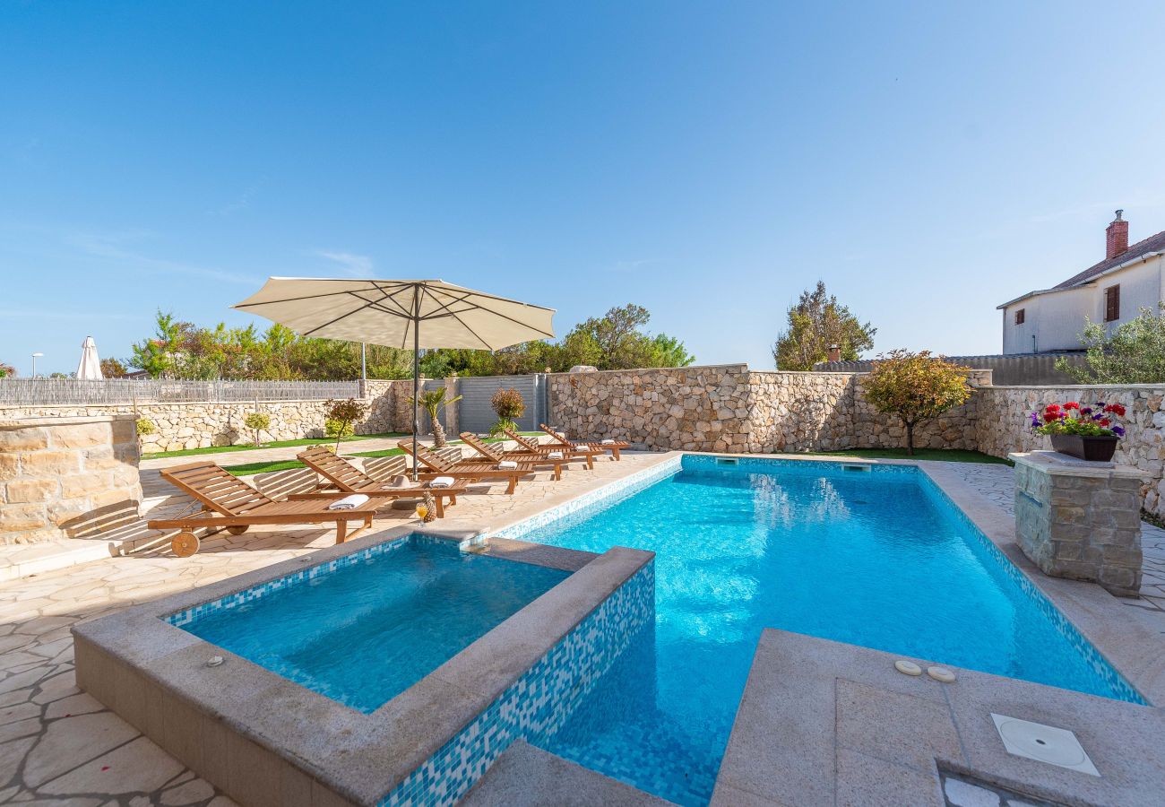 Villa in Privlaka - Villa Edena with heated pool