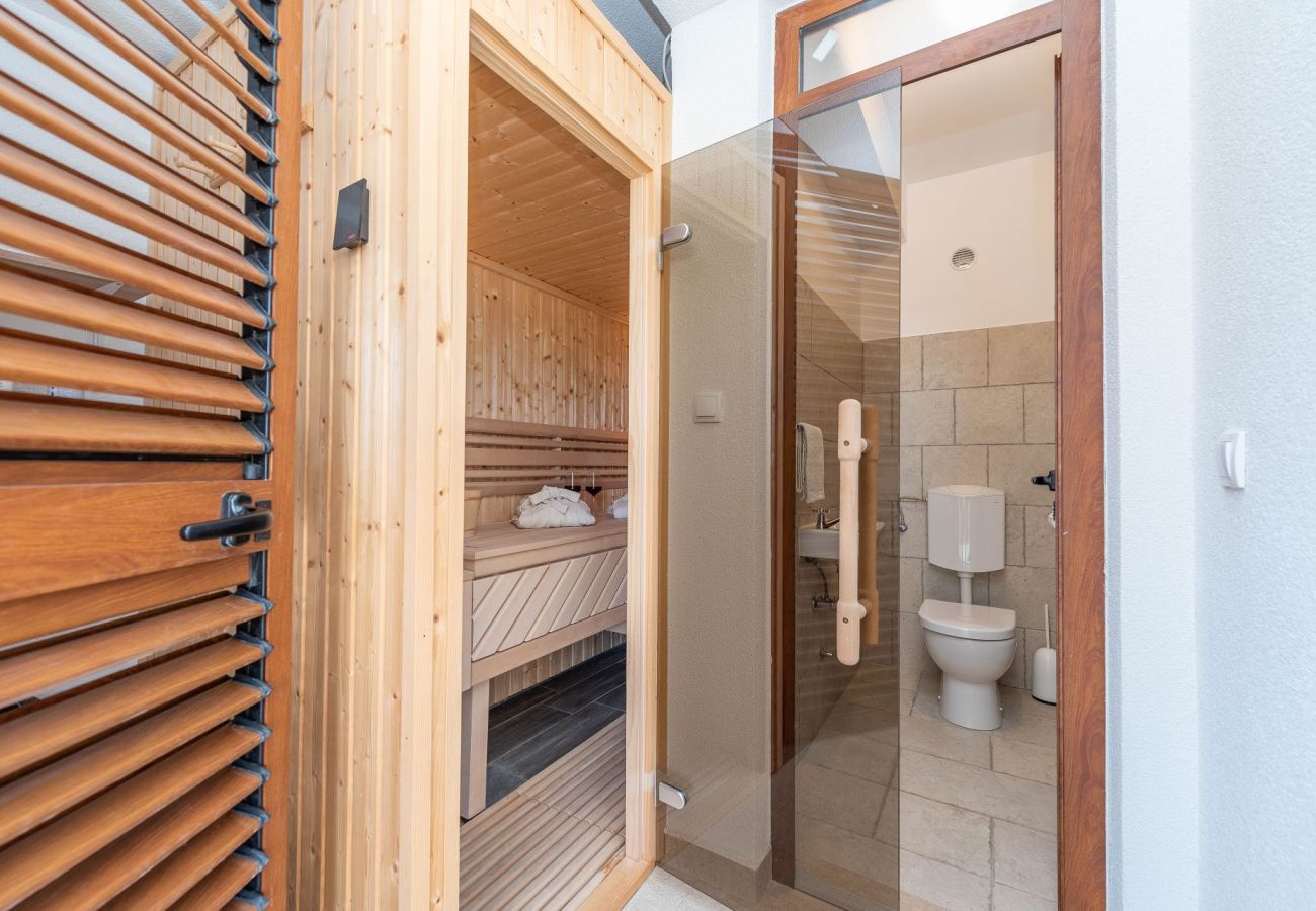 Villa in Privlaka - Villa Edena with heated pool