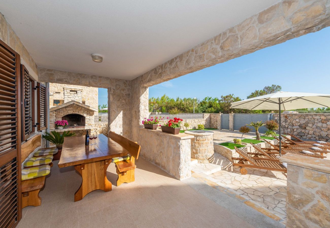 Villa in Privlaka - Villa Edena with heated pool