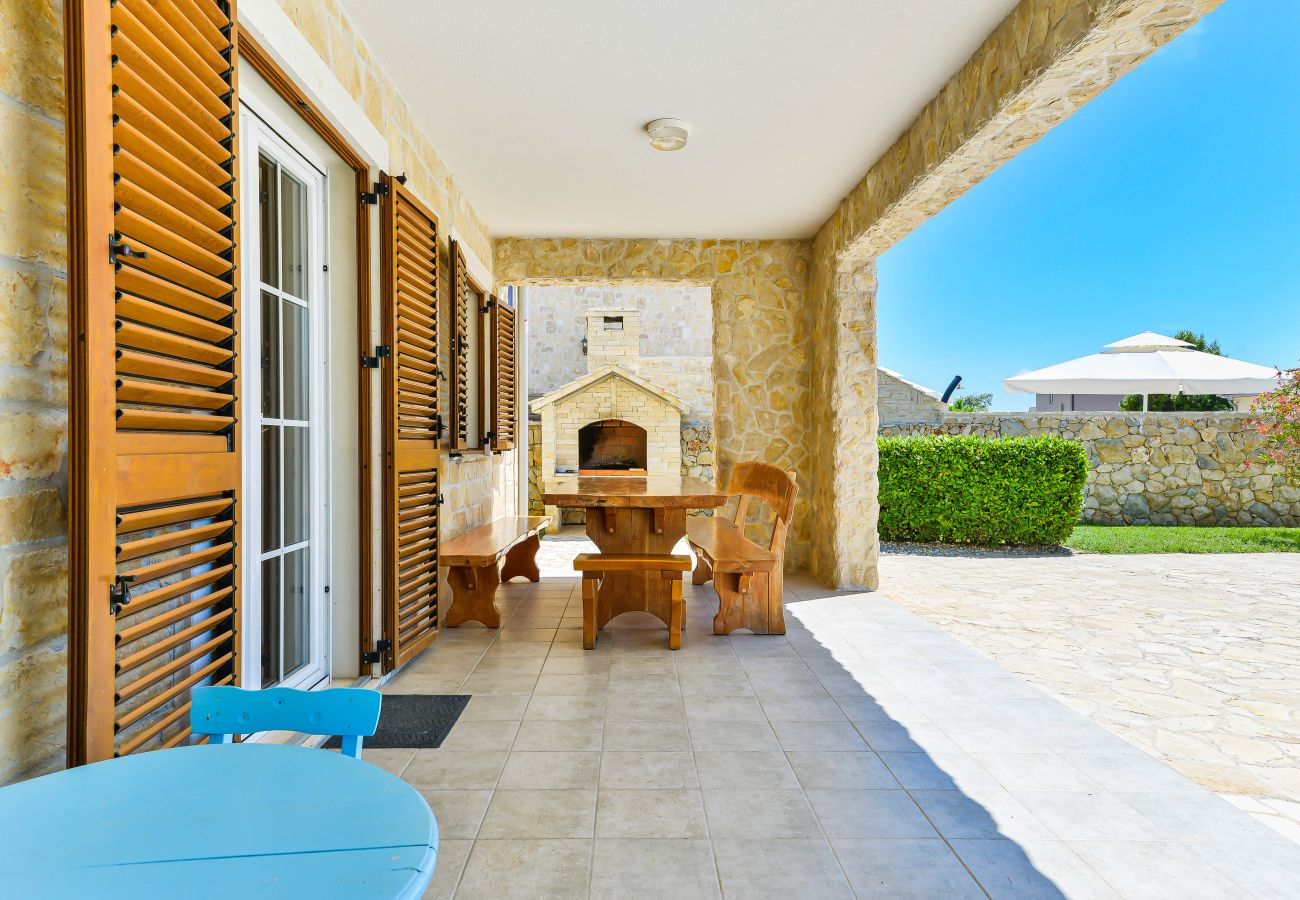 Villa in Privlaka - Villa Carnela with heated pool