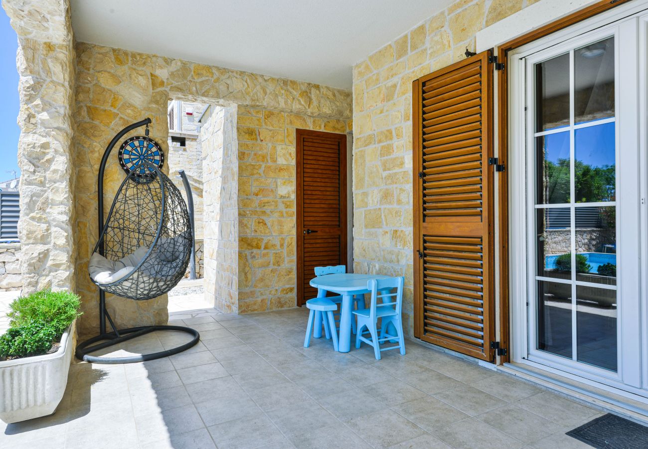 Villa in Privlaka - Villa Carnela with heated pool