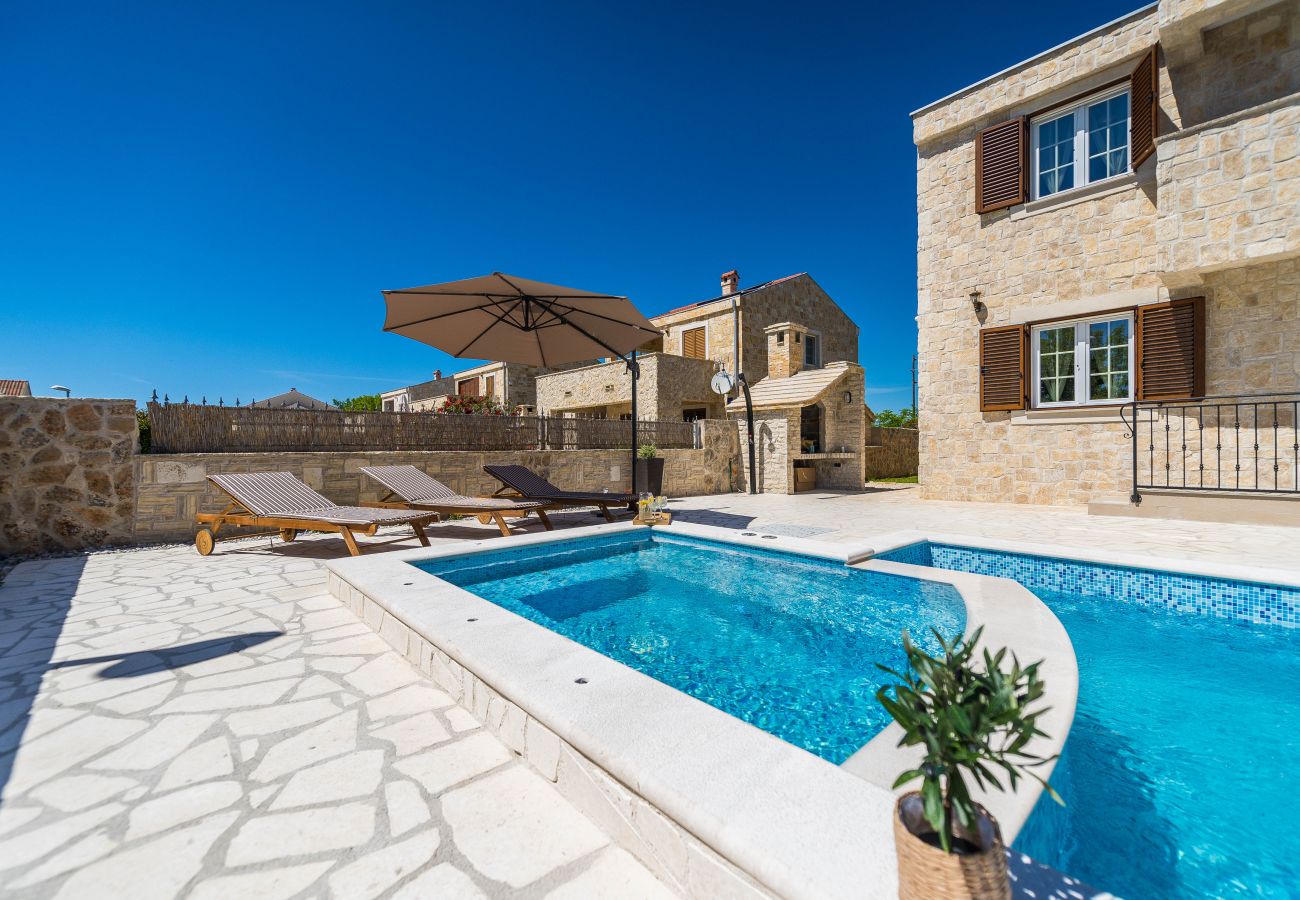 Villa in Privlaka - Villa Rea 1 with heated pool