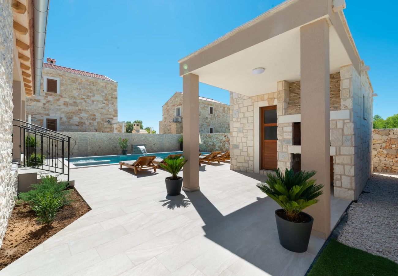 Villa in Privlaka - Villa Rea 3 with heated pool