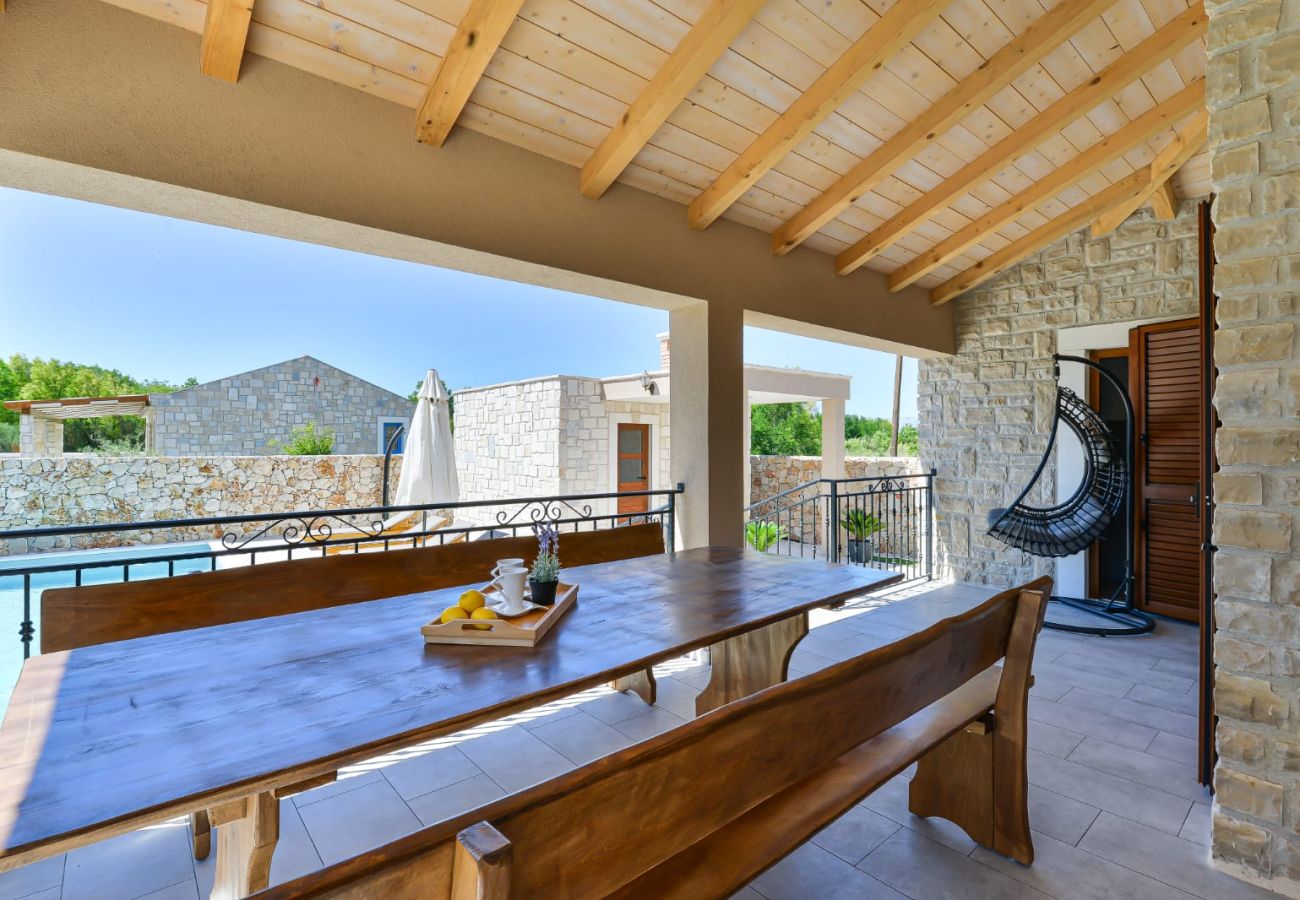 Villa in Privlaka - Villa Rea 3 with heated pool