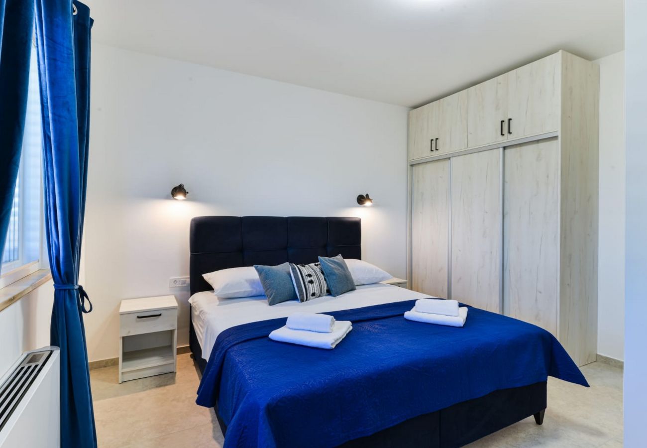 Villa in Privlaka - Villa Rea 3 with heated pool