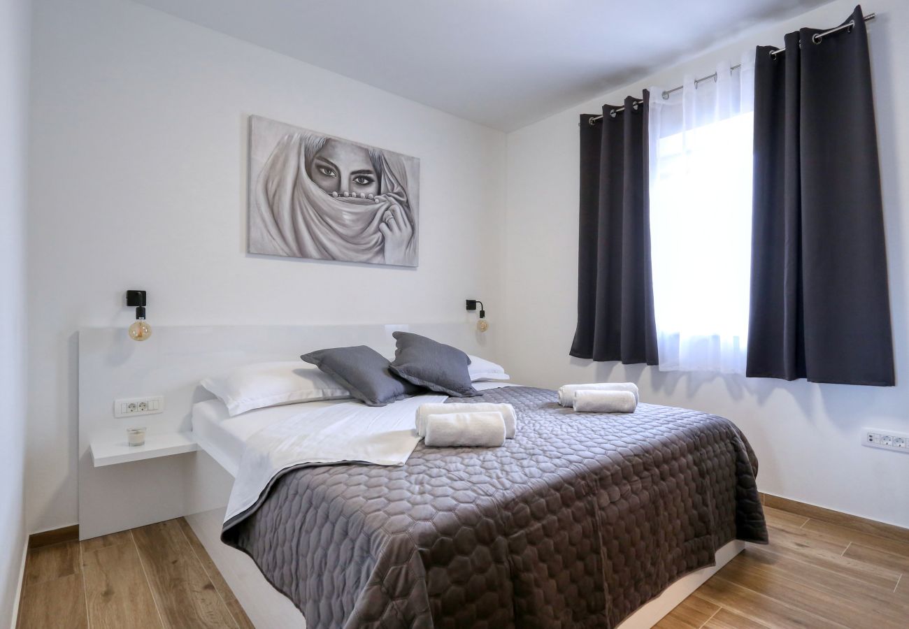 Villa in Debeljak - Villa Orkula with heated pool