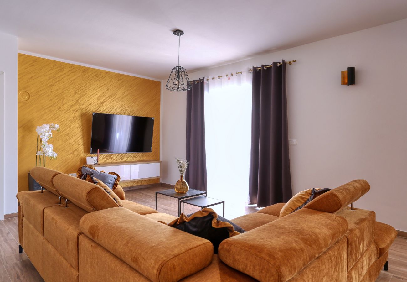 Villa in Debeljak - Villa Orkula with heated pool