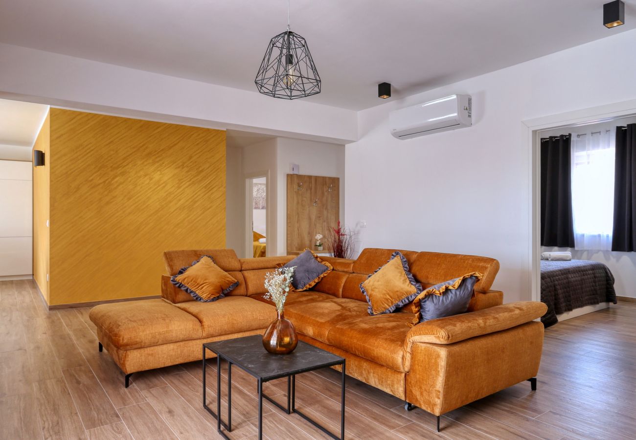 Villa in Debeljak - Villa Orkula with heated pool