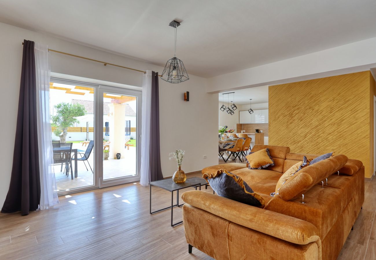 Villa in Debeljak - Villa Orkula with heated pool