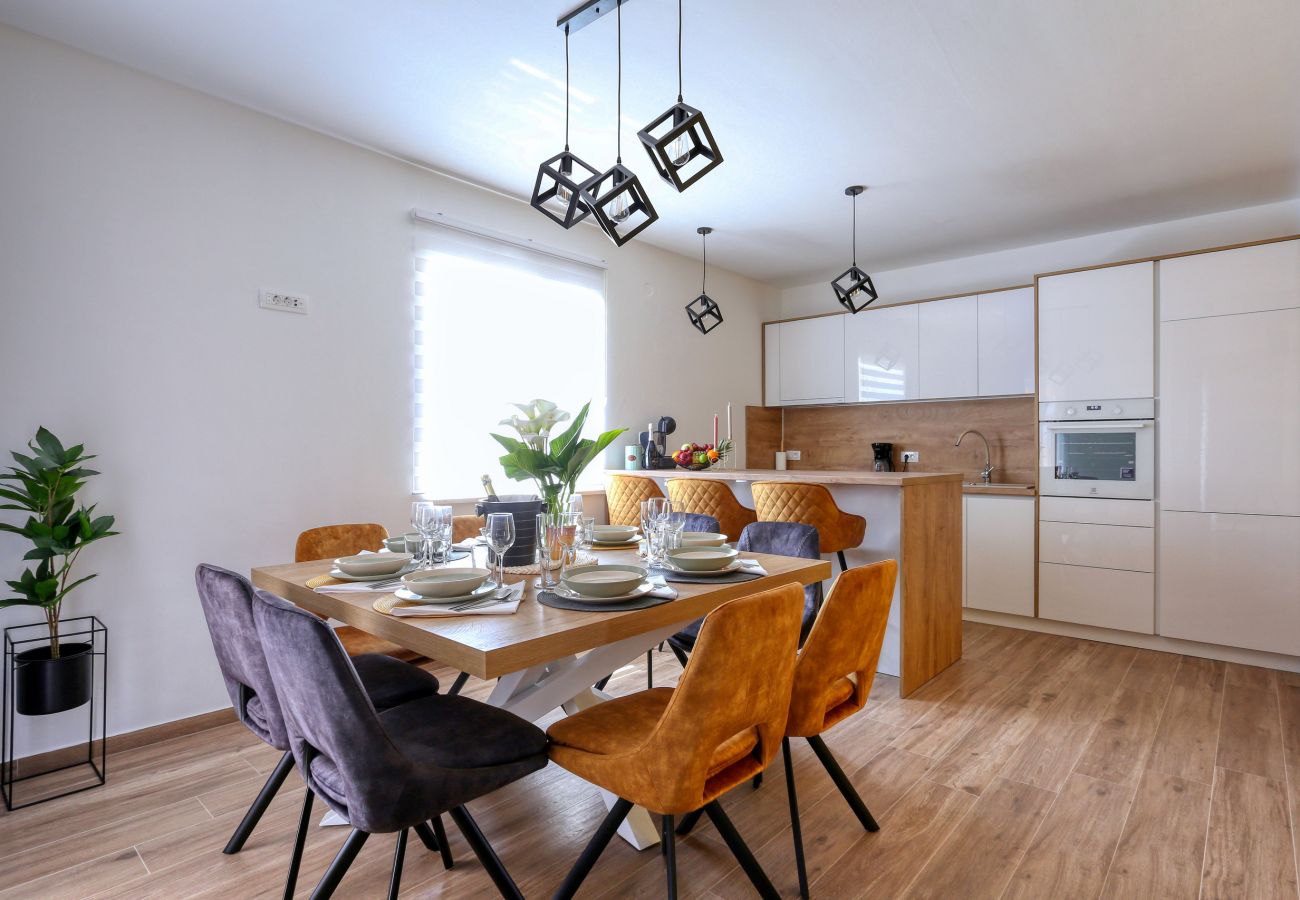 Villa in Debeljak - Villa Orkula with heated pool