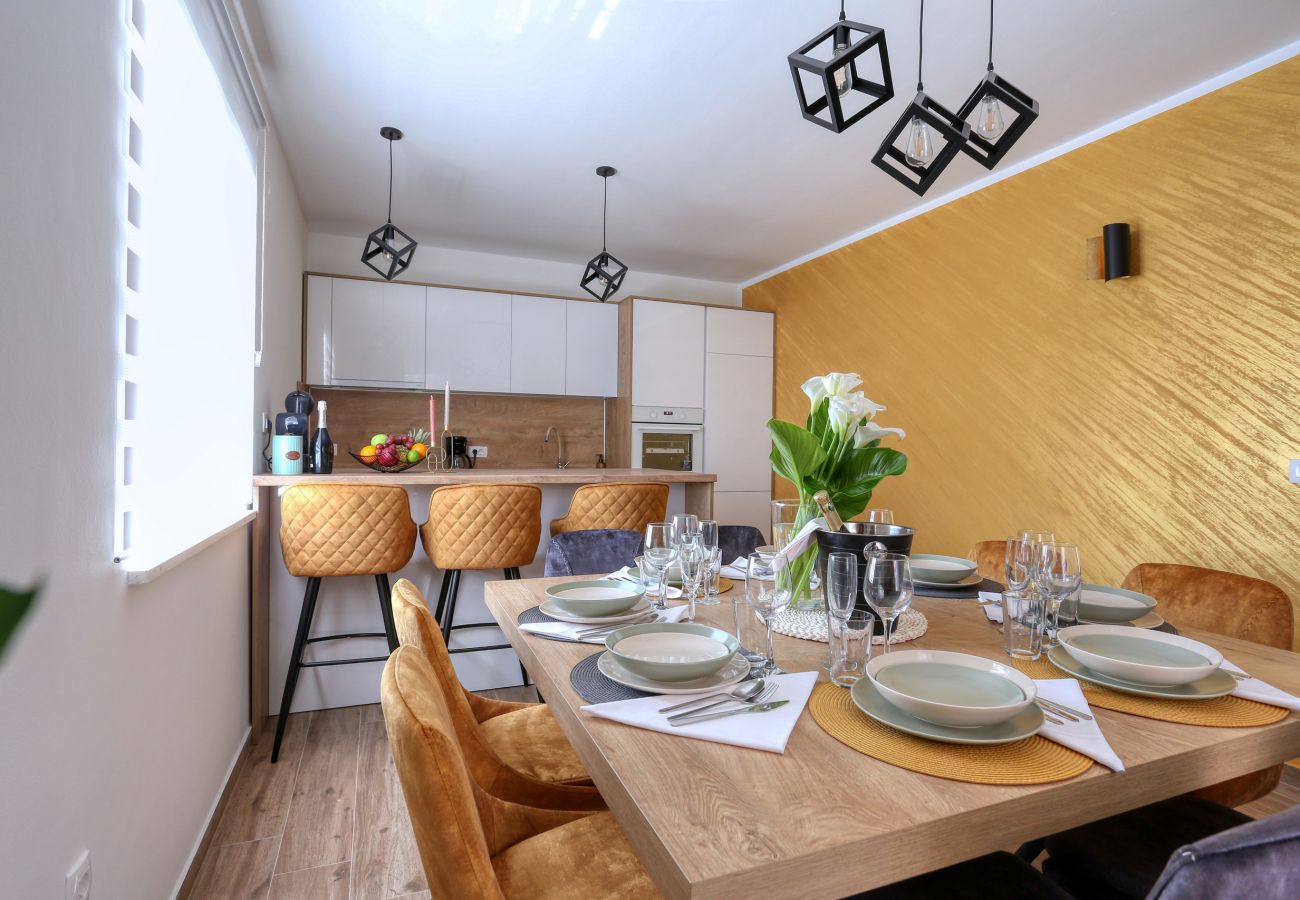 Villa in Debeljak - Villa Orkula with heated pool