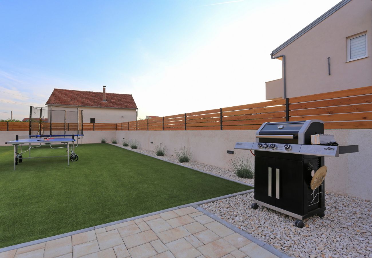 Villa in Debeljak - Villa Orkula with heated pool