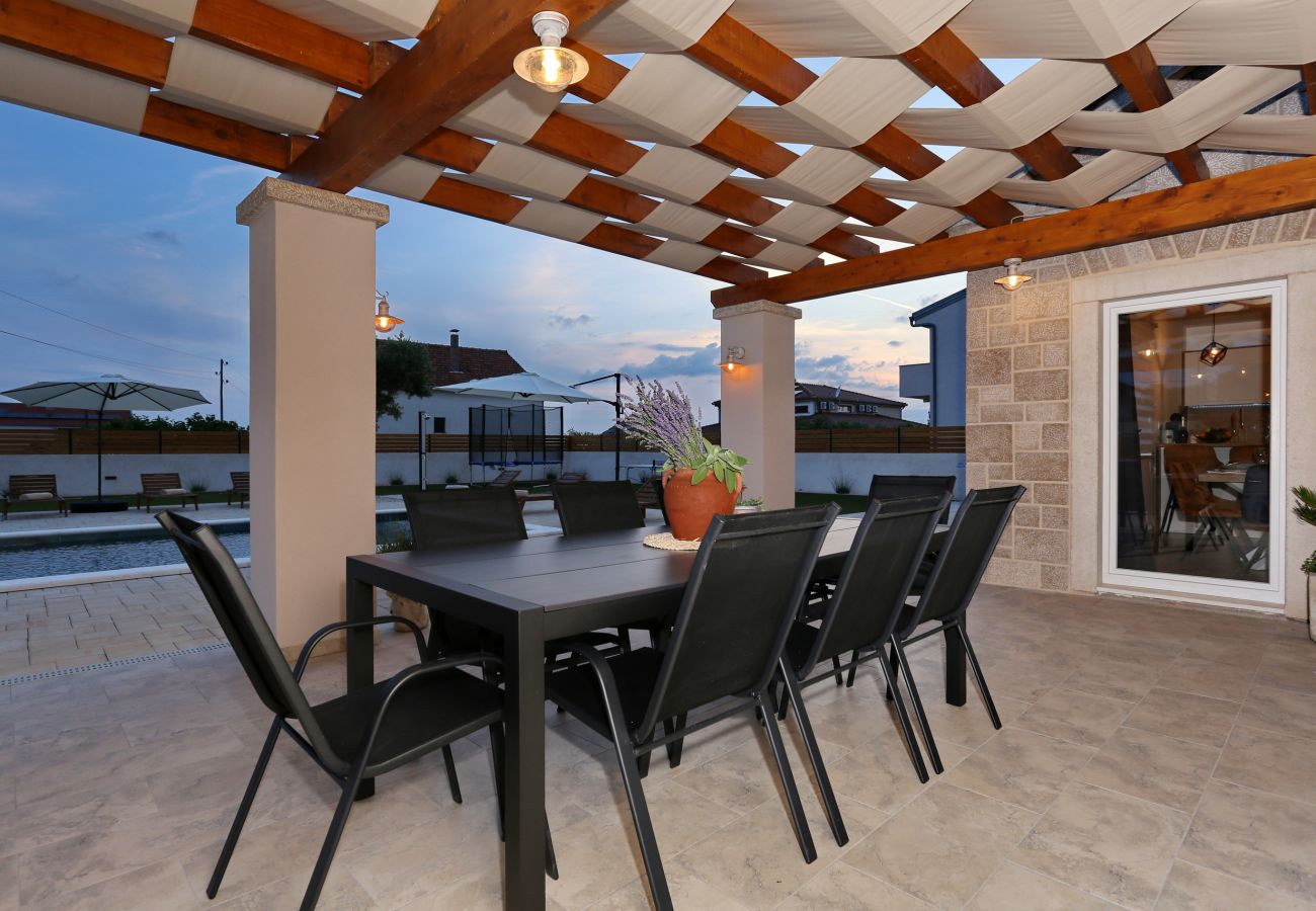 Villa in Debeljak - Villa Orkula with heated pool