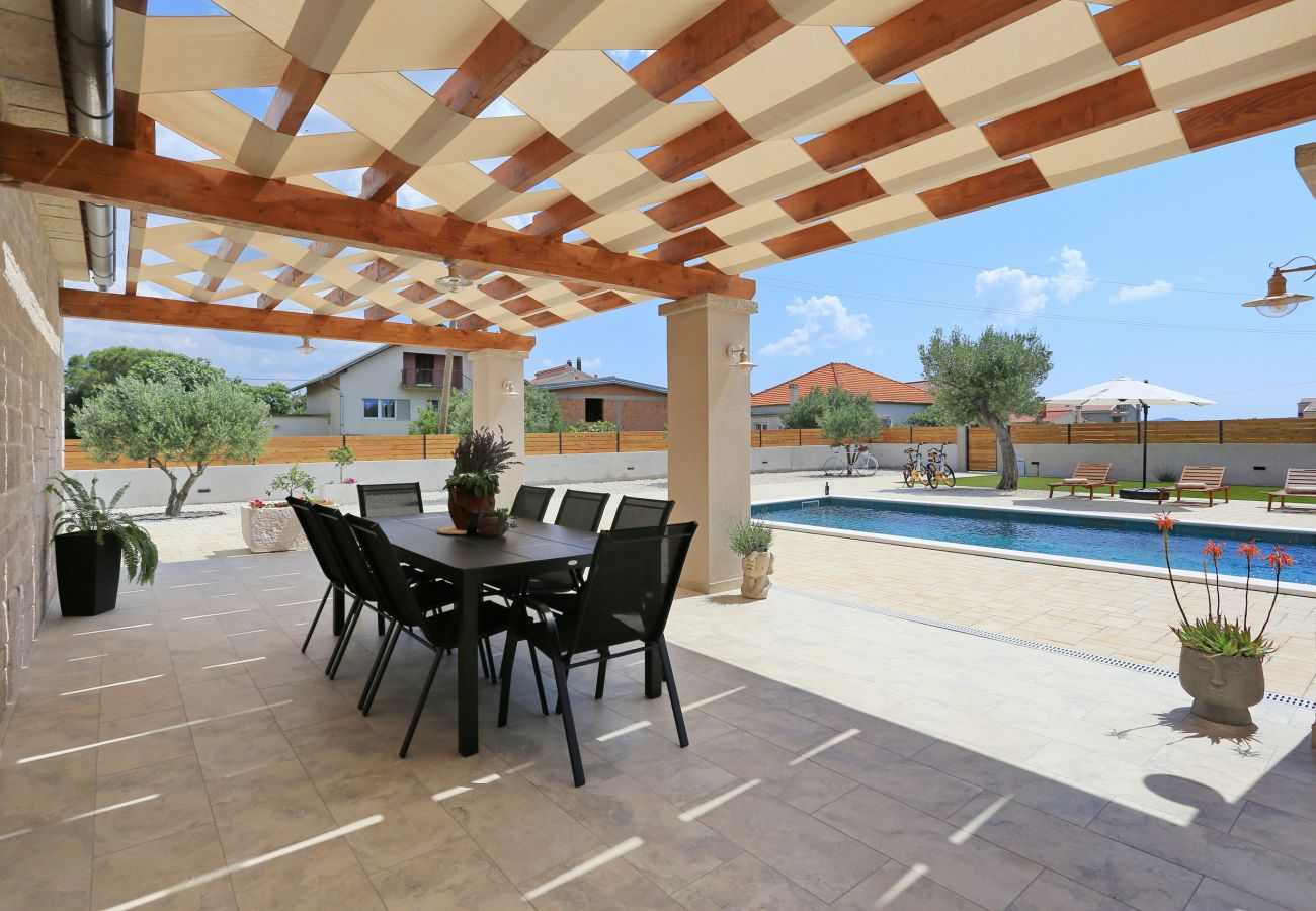 Villa in Debeljak - Villa Orkula with heated pool