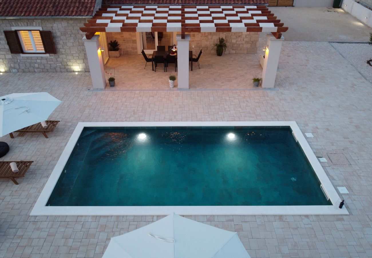 Villa in Debeljak - Villa Orkula with heated pool