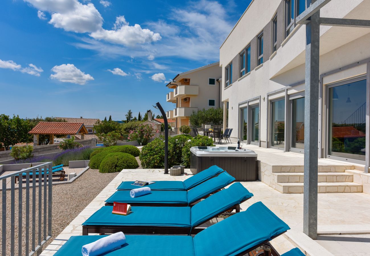 Villa in Posedarje - Villa Costabella with heated pool
