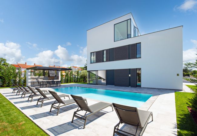 Villa in Fažana - Villa A with heated pool