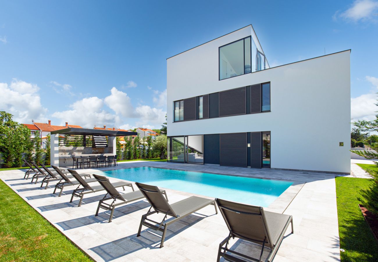 Villa in Fažana - Villa A with heated pool