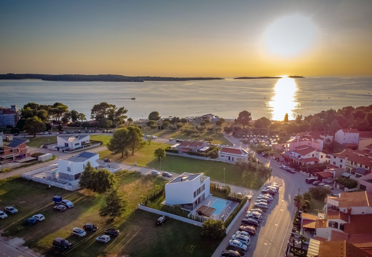 Villa in Fažana - Villa A with heated pool