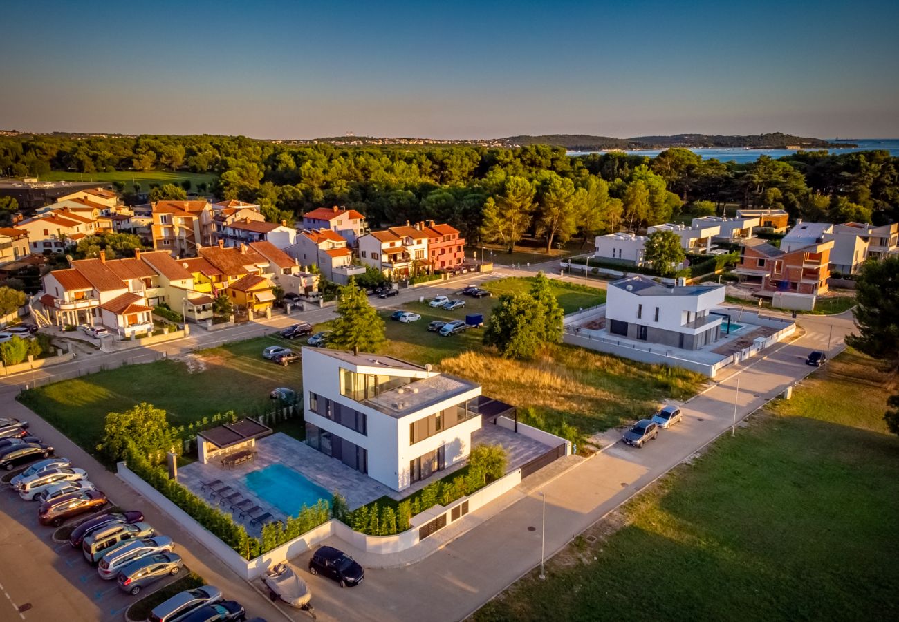 Villa in Fažana - Villa A with heated pool
