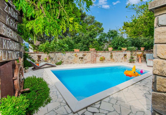 House in Maslenica - Holiday Home Florendale with pool