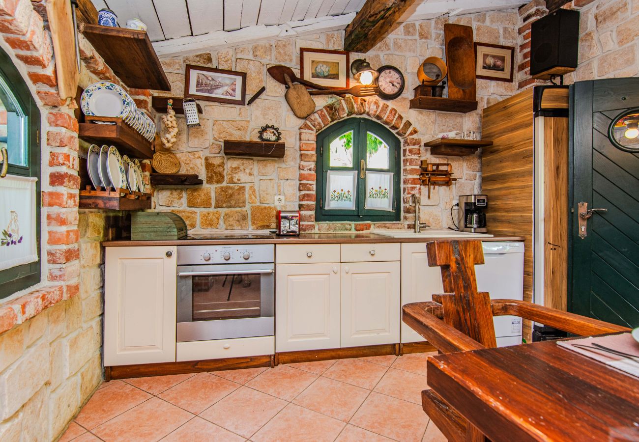 House in Maslenica - Holiday Home Florendale with pool