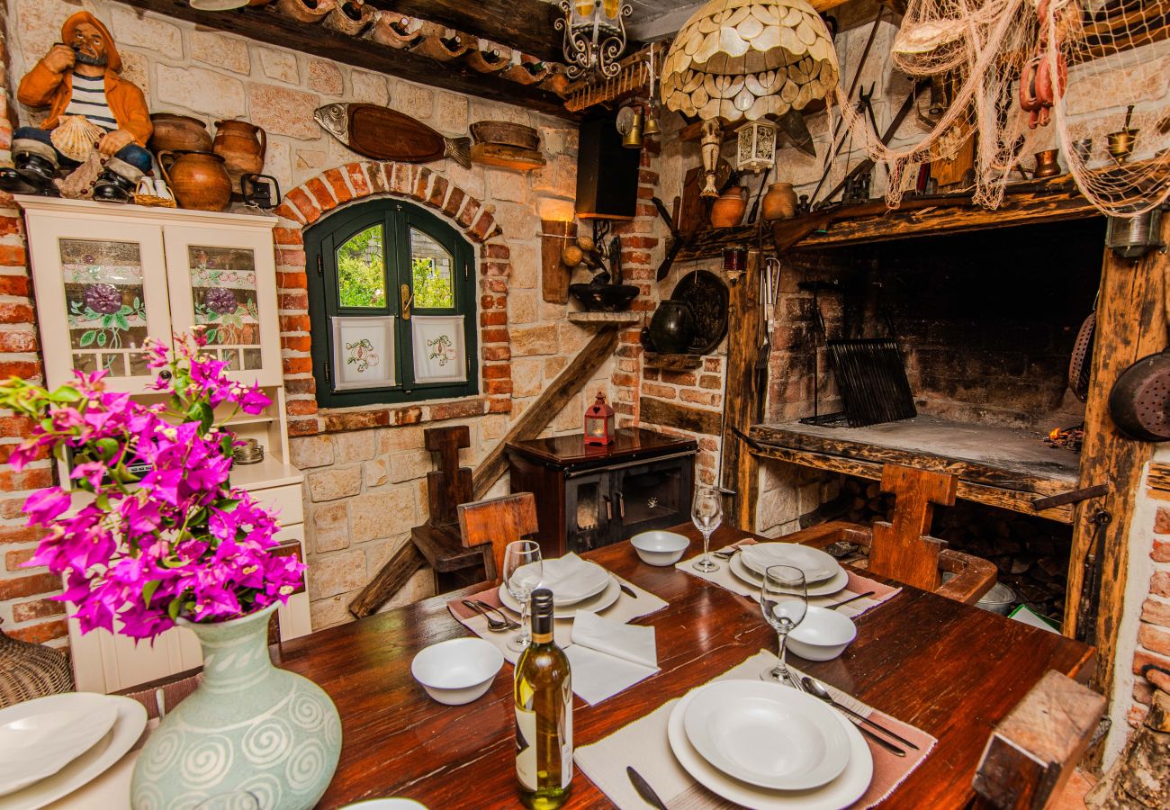 House in Maslenica - Holiday Home Florendale with pool