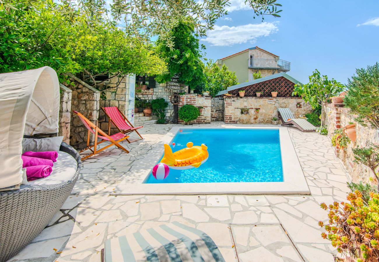 House in Maslenica - Holiday Home Florendale with pool