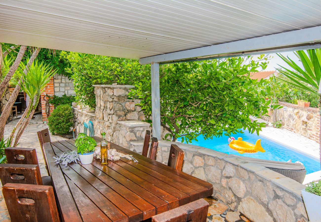 House in Maslenica - Holiday Home Florendale with pool