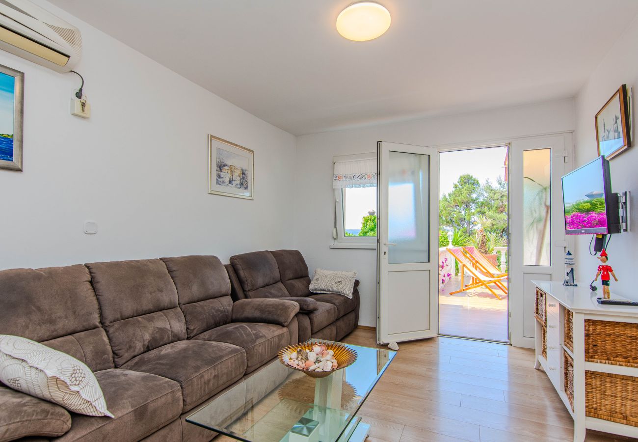 House in Maslenica - Holiday Home Florendale with pool