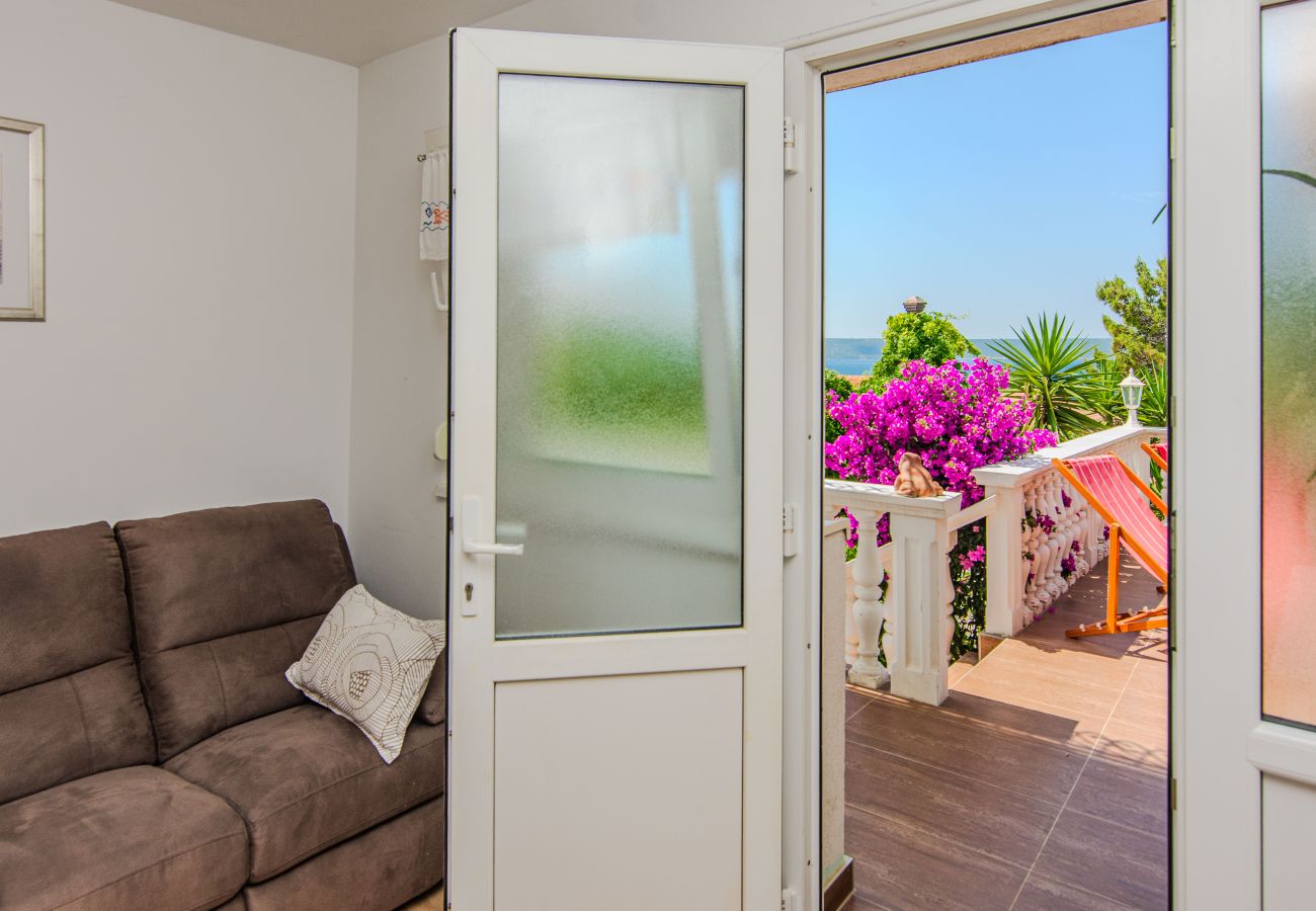 House in Maslenica - Holiday Home Florendale with pool