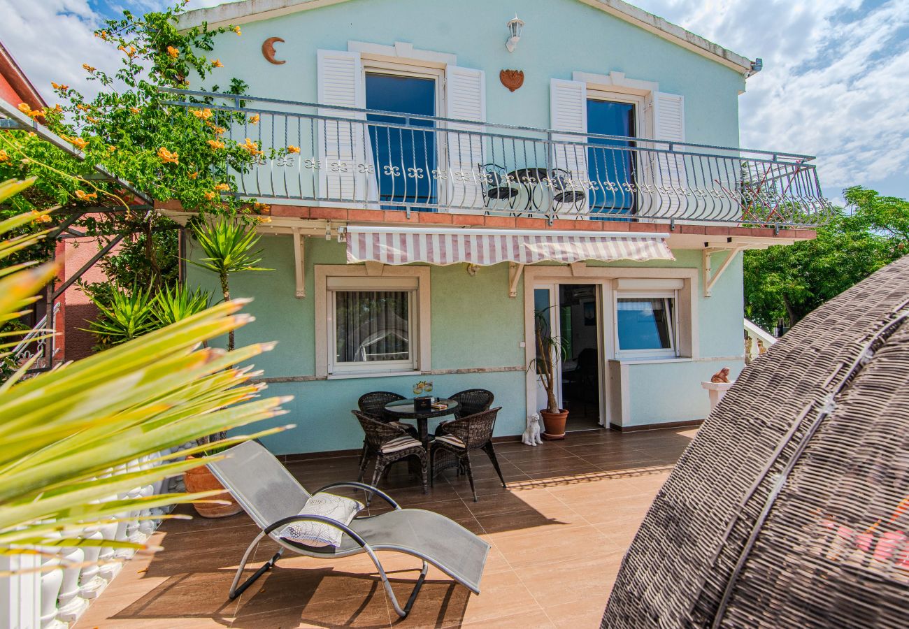 House in Maslenica - Holiday Home Florendale with pool