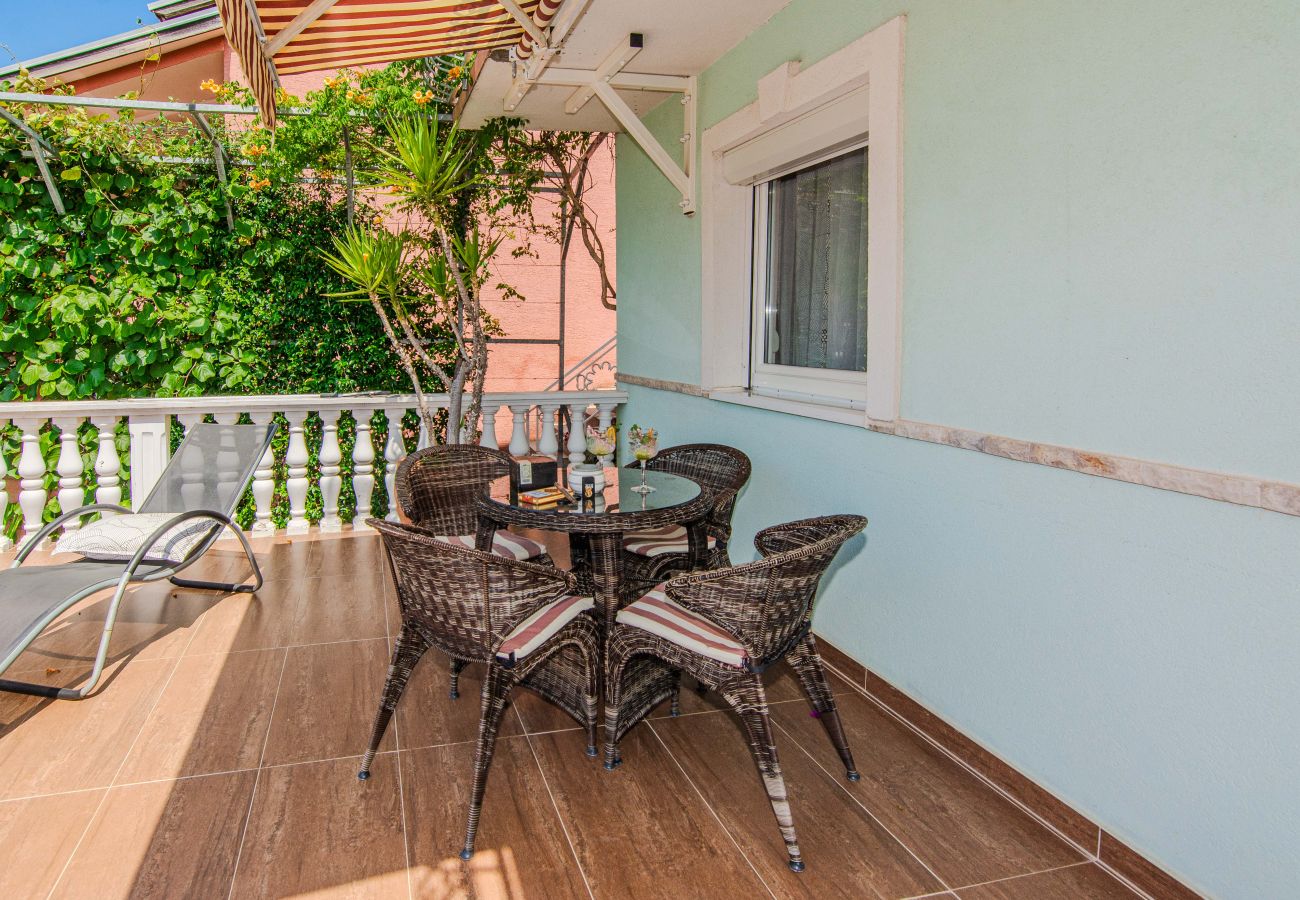 House in Maslenica - Holiday Home Florendale with pool