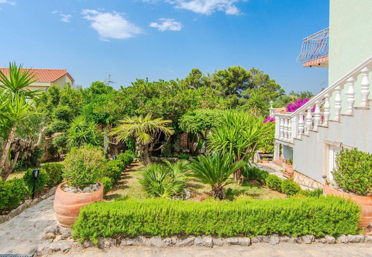 House in Maslenica - Holiday Home Florendale with pool