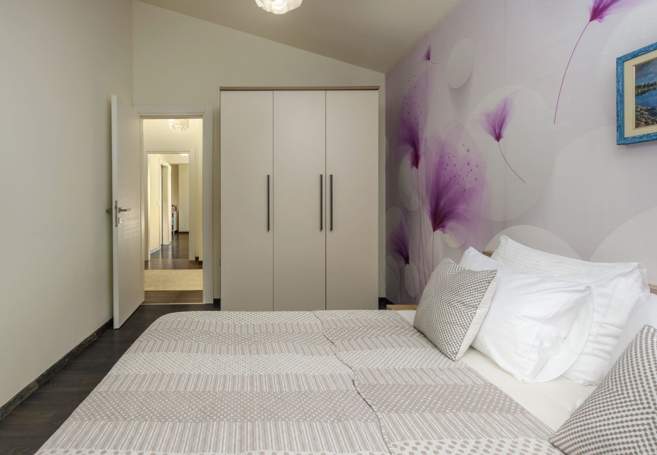 Villa in Barotul - Villa Bella with heated pool