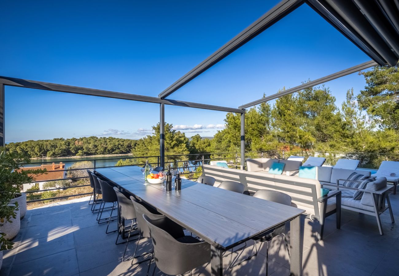 Villa in Barotul - Villa Bella with heated pool