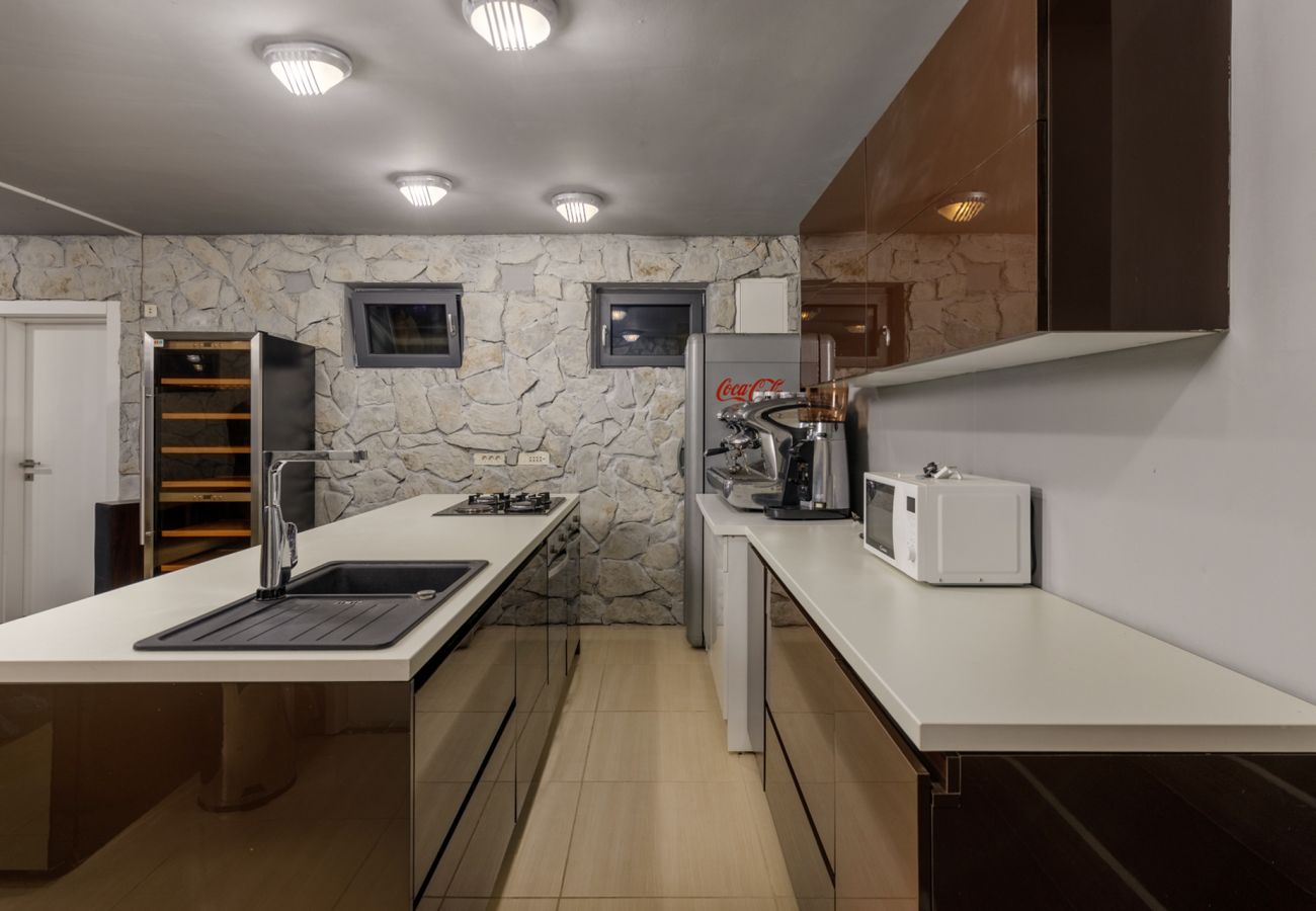 Villa in Barotul - Villa Bella with heated pool