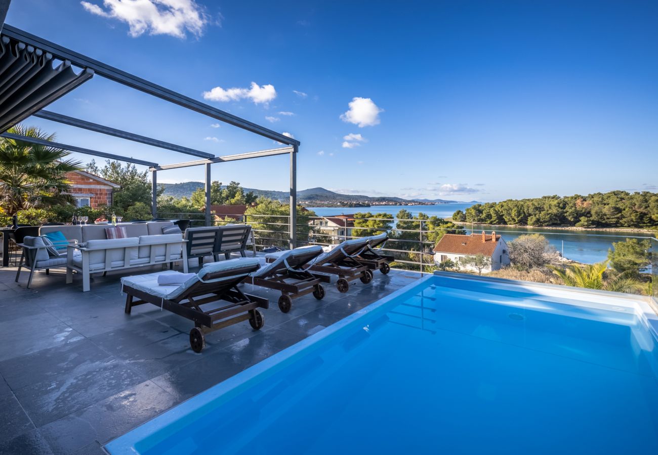 Villa in Barotul - Villa Bella with heated pool
