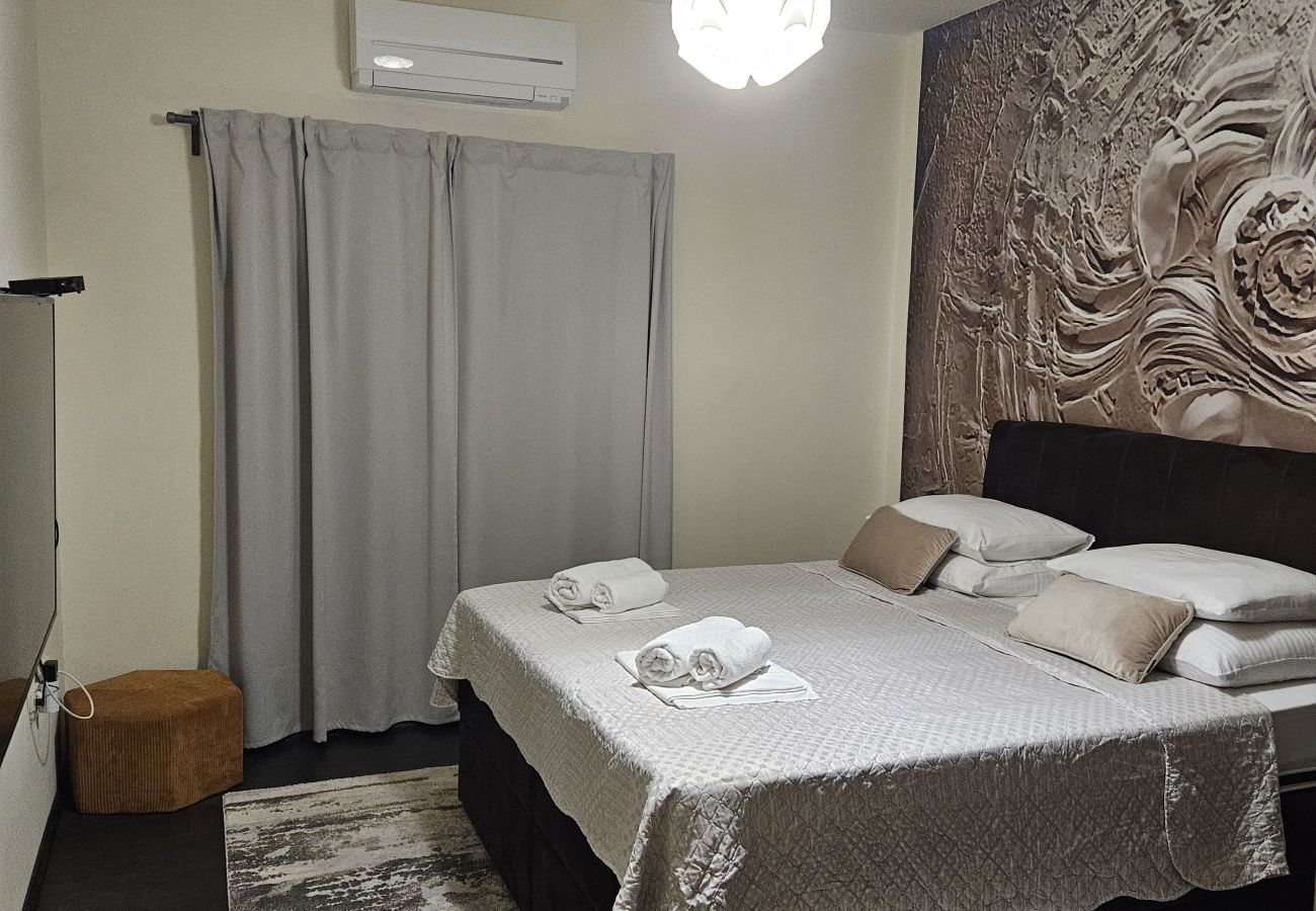 Villa in Barotul - Villa Bella with heated pool