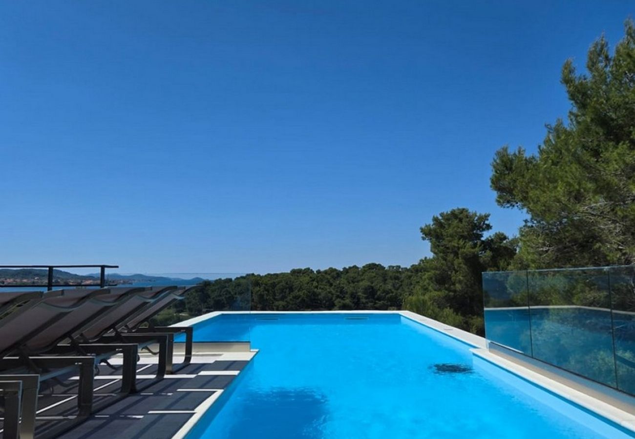 Villa in Barotul - Villa Bella with heated pool