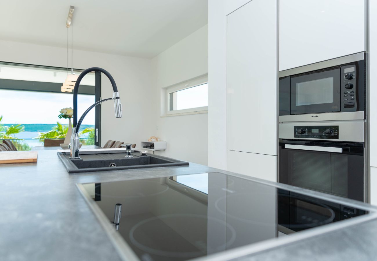 Villa in Maslenica - Villa Michelle with infinity pool