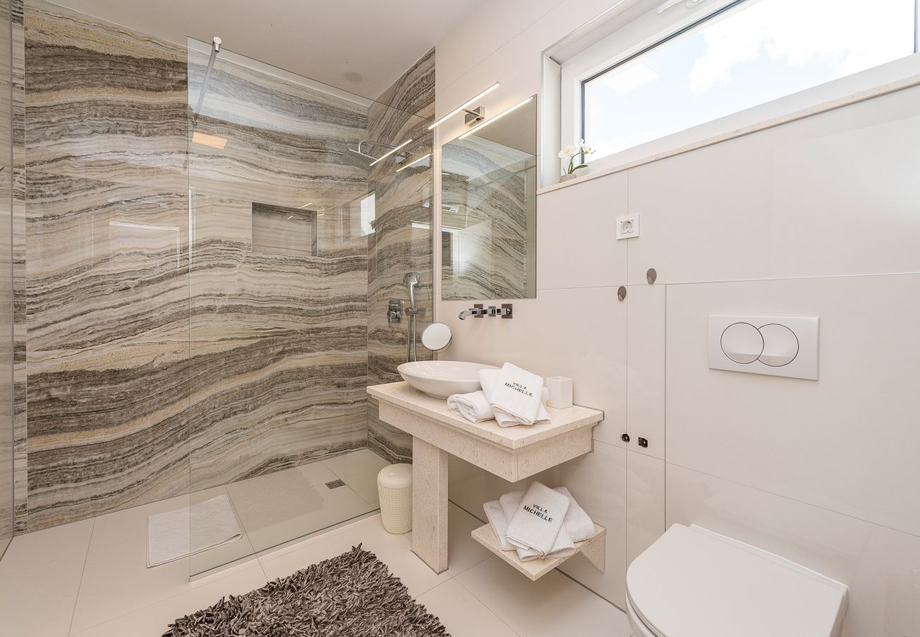 Villa in Maslenica - Villa Michelle with infinity pool