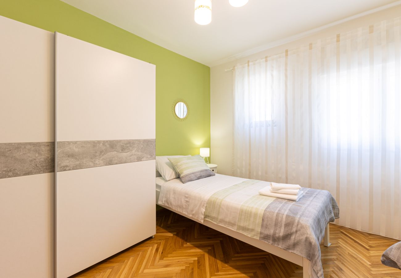 House in Žrnovnica - Holiday Home Calmation