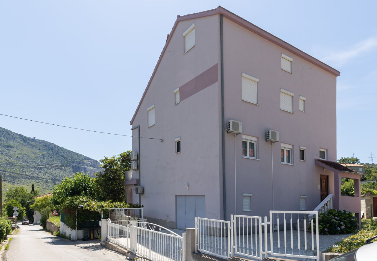 House in Žrnovnica - Holiday Home Calmation