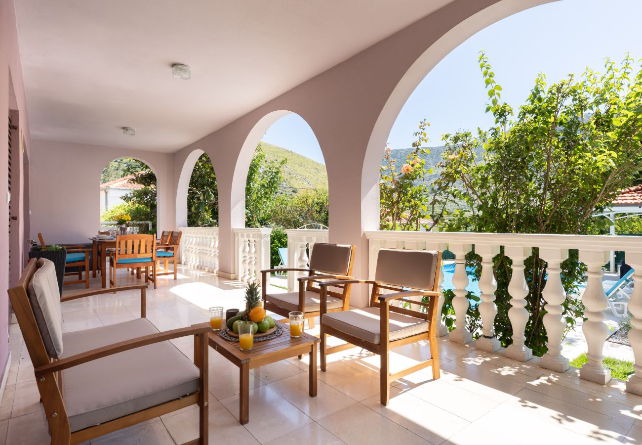 House in Žrnovnica - Holiday Home Calmation