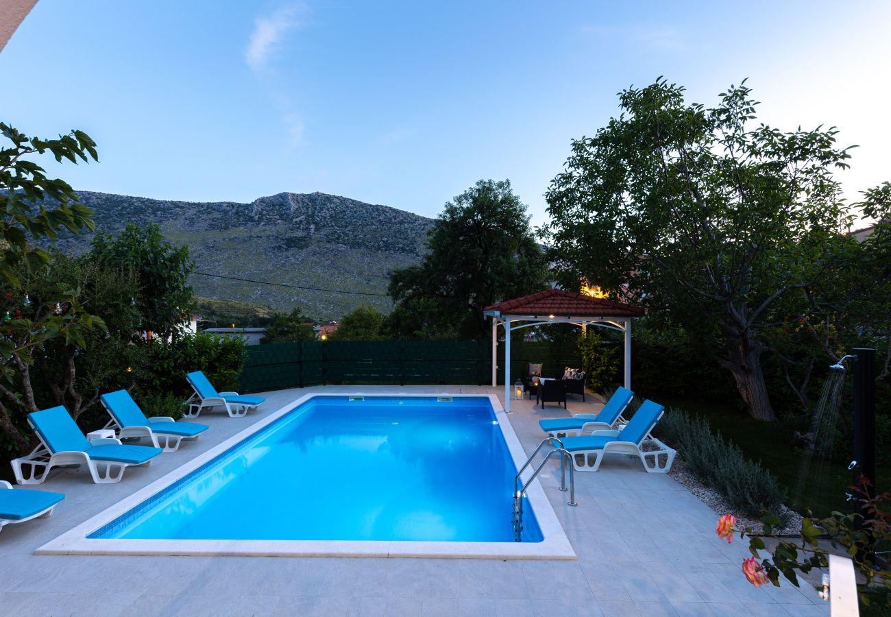 House in Žrnovnica - Holiday Home Calmation