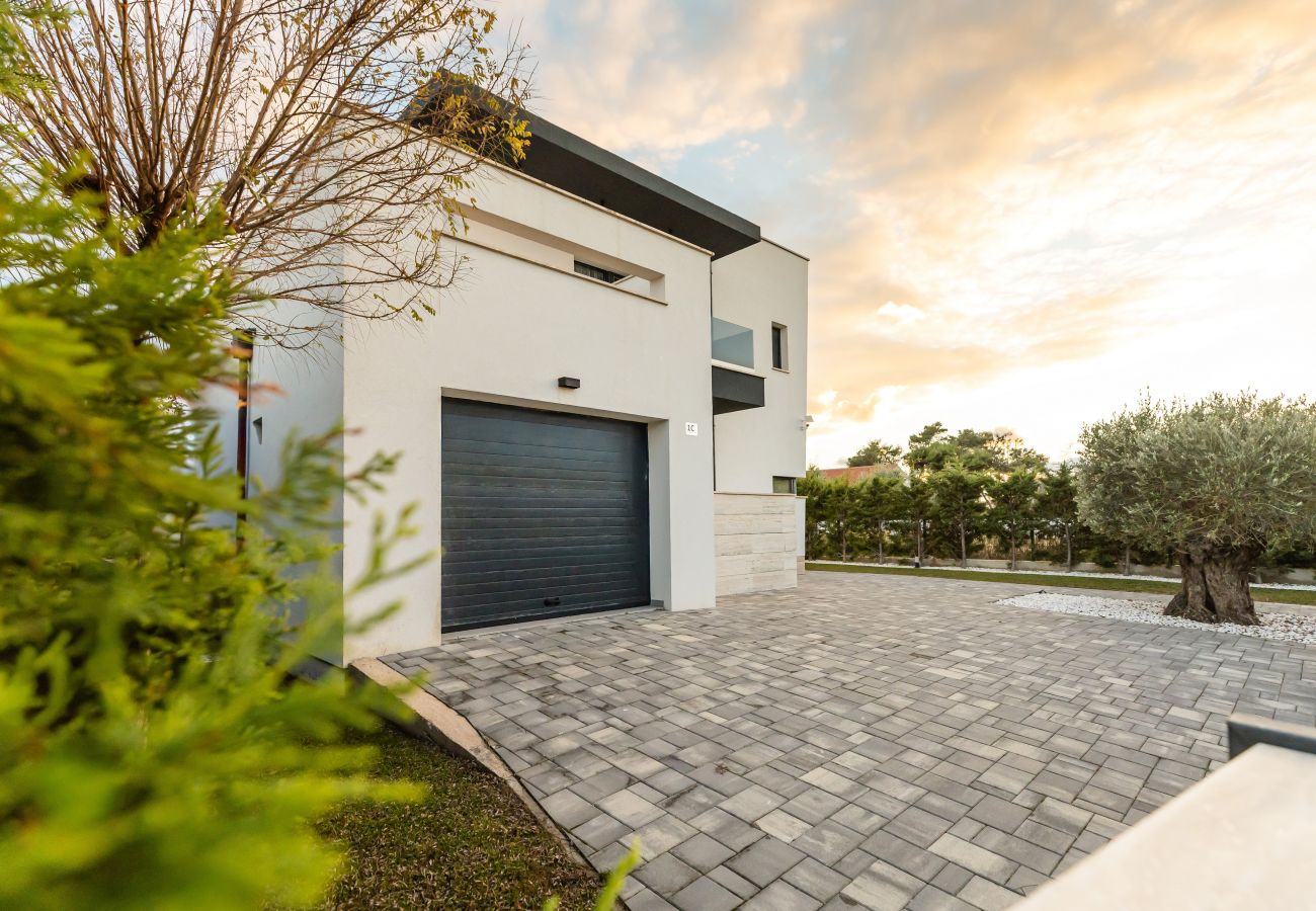 Villa in Vir - Villa Positiva with heated pool